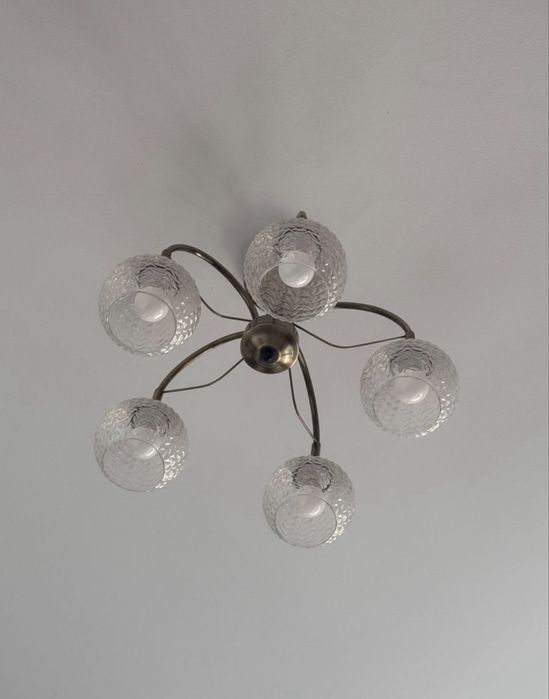 Продам люстры отличные