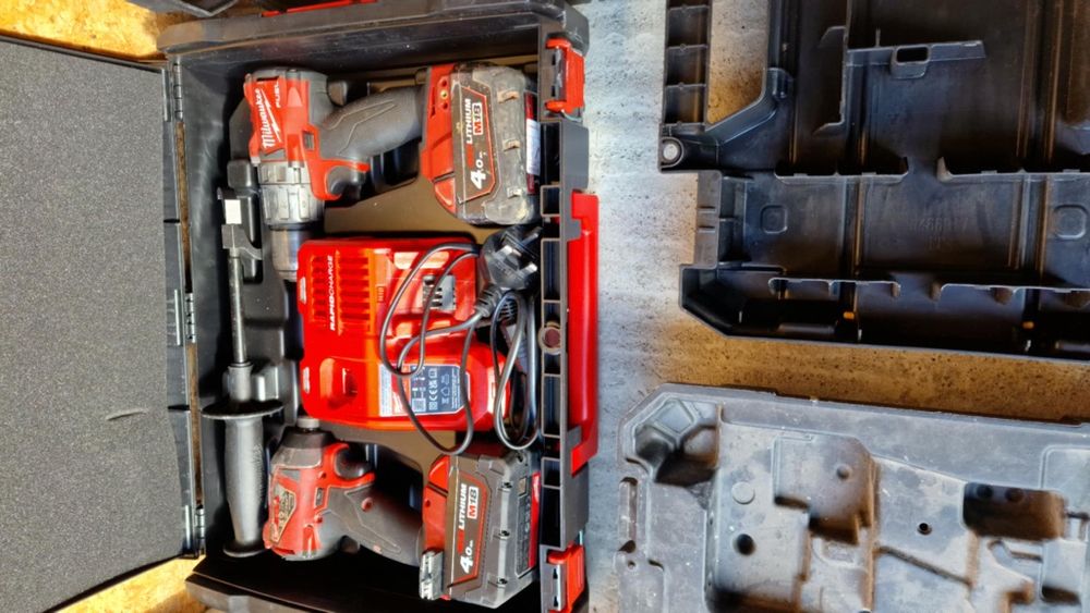 Vând truse de milwaukee  și dewalt