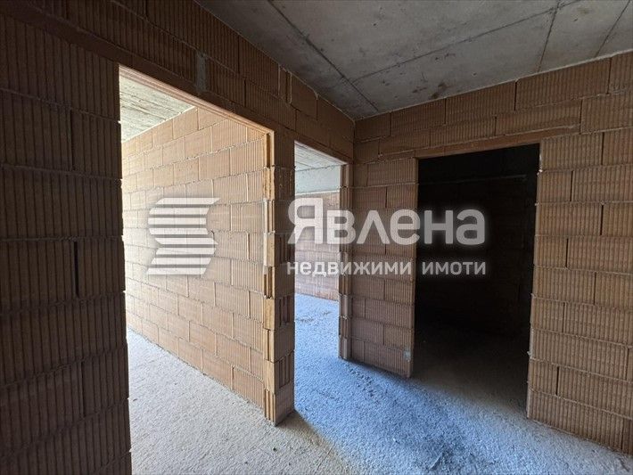 Явлена - Изток продава 2-стаен апартамент