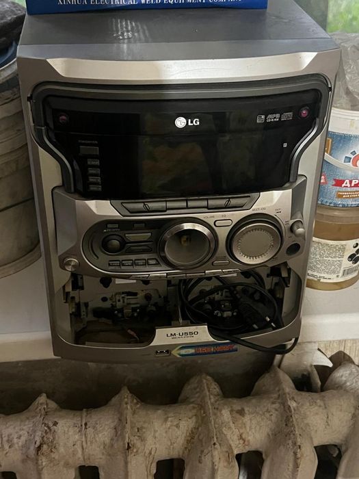 Музыкальный центр и планшет в не рабочем состоянии