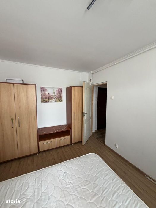 Garsoniera etaj 4 - bloc de apartamente, strada Torentului