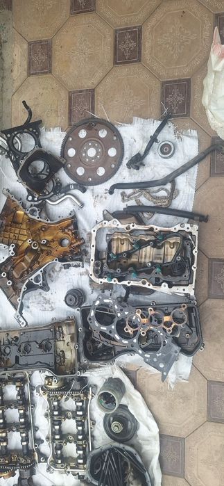 Мотор машины на разбор