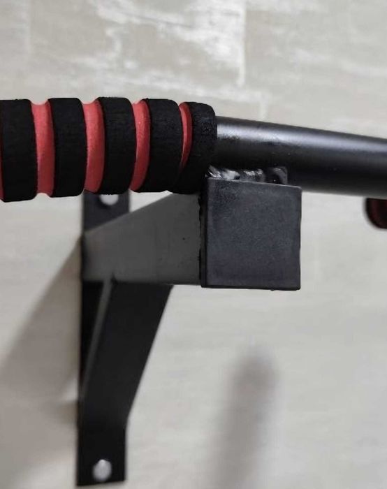 Турник настенный