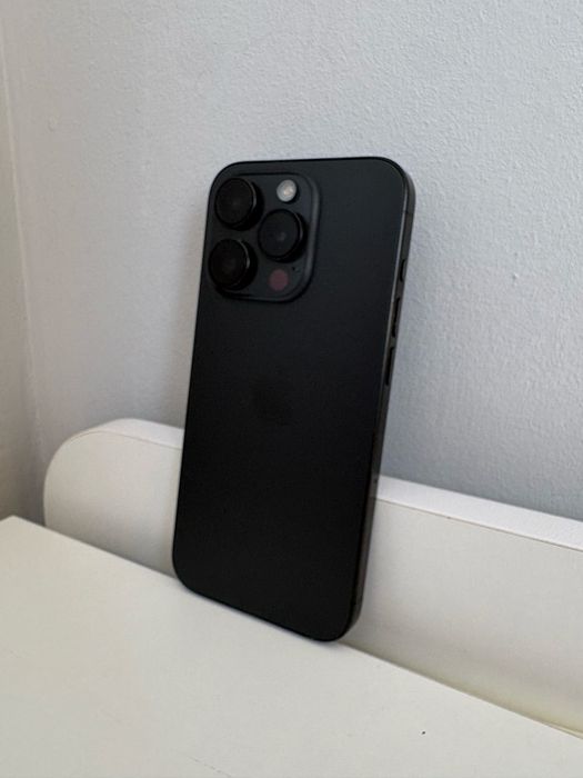 iPhone 15 Pro / без ремонта