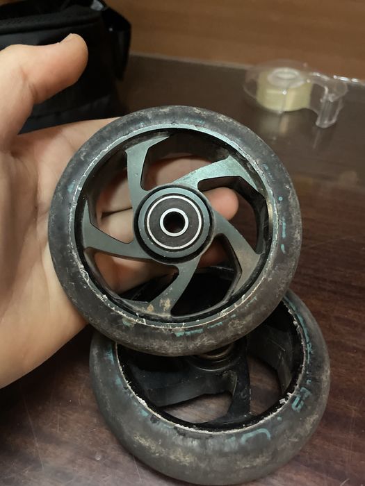 Продавам колела за тротинетка за трикове с размер 110