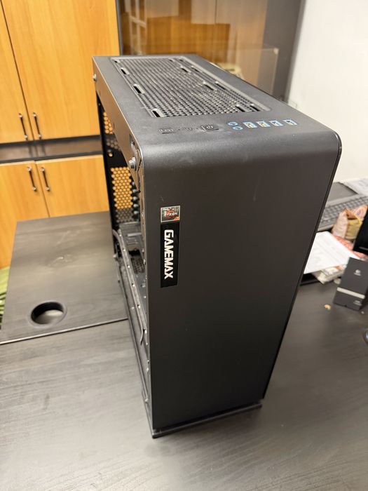 Carcasă PC GameMax – ATX