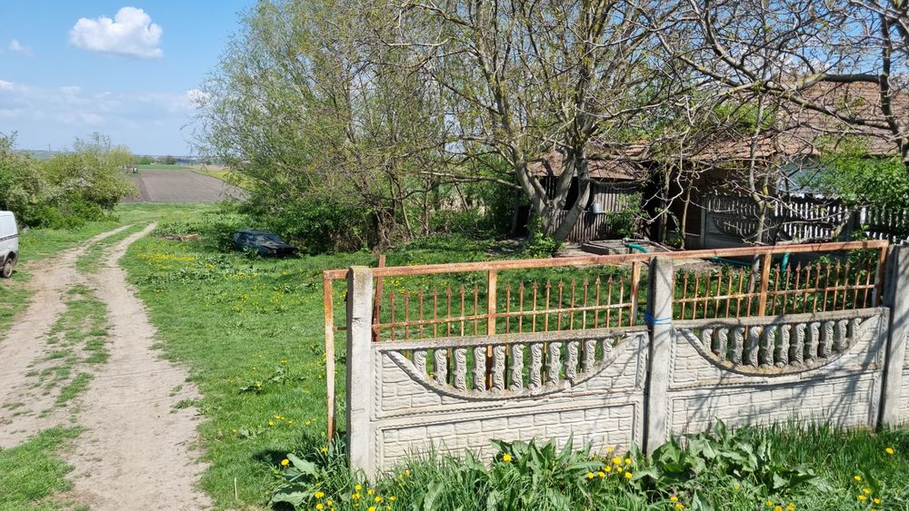 Teren intravilan de vânzare