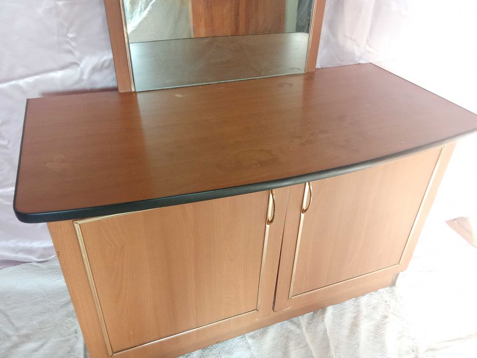 Тумба с зеркалом