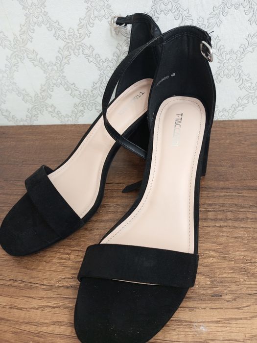 Продам босоножки