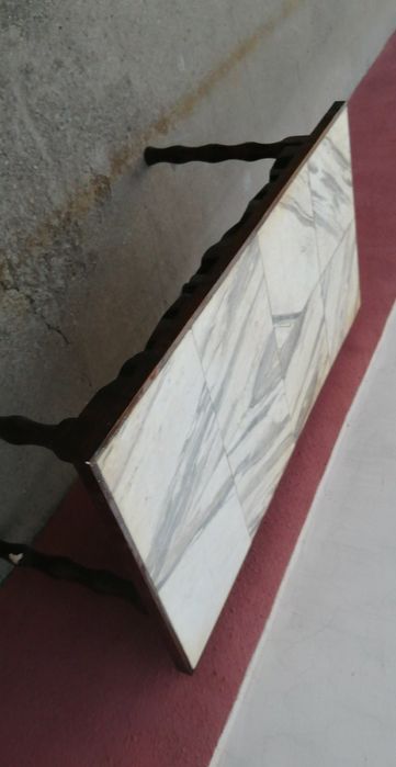 Мраморна маса в перфектно състояние