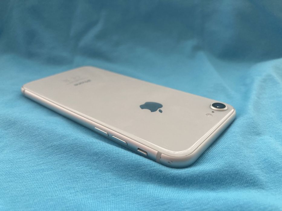 Iphone 8 alb 64gb . Stare perfecta.