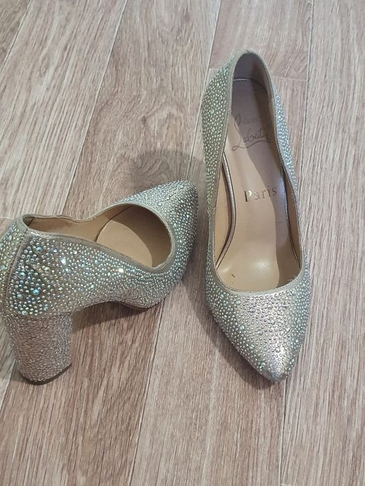 Продам туфли со стразами