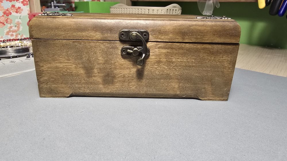 Продам деревянную шкатулку