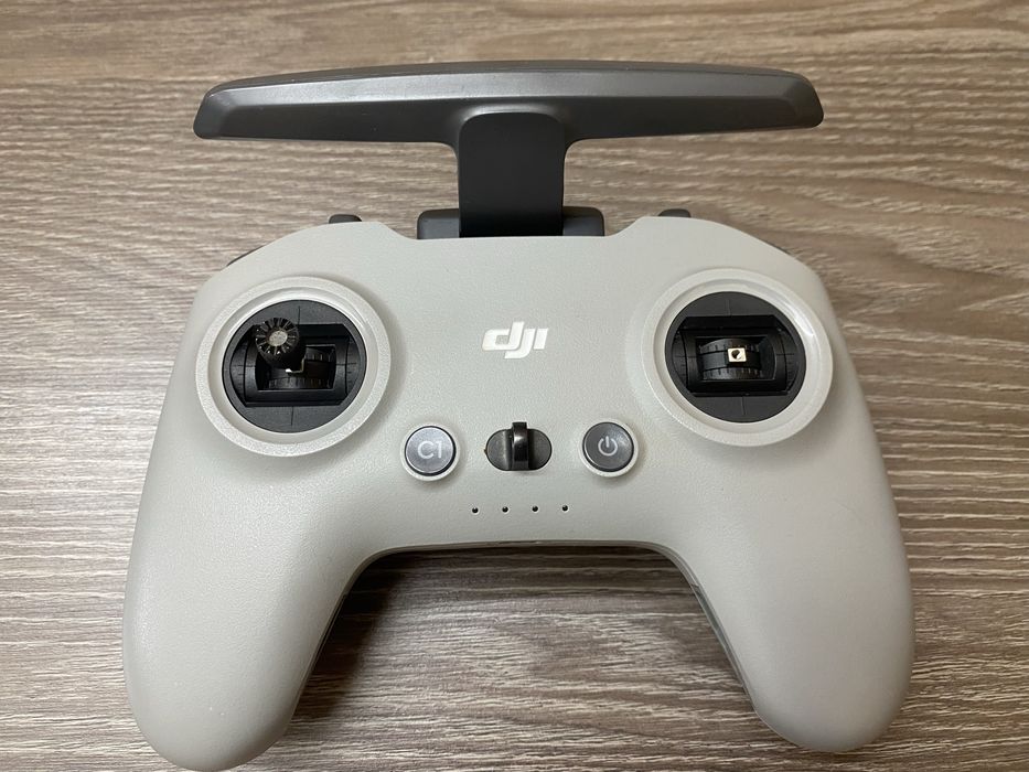 DJI FPV — оригинальный FPV-дрон DJI, квадрокоптер