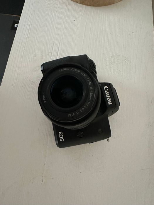 Vând cameră mirrorless Canon EOS M50