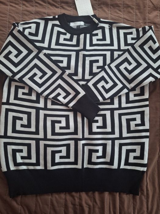 Дамски пуловер нов за 25лв