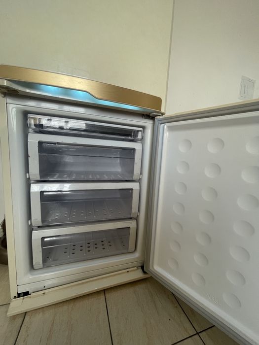 Холодильник Samsung 70000