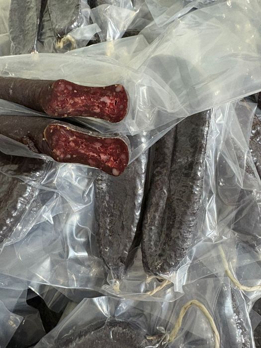 Еленско месо от благороден елен, суджук, пастърма, русенско варено