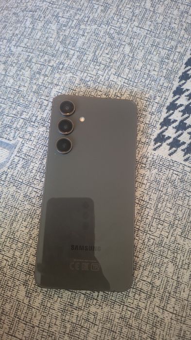 Продам смартфон Samsung S24 FE
