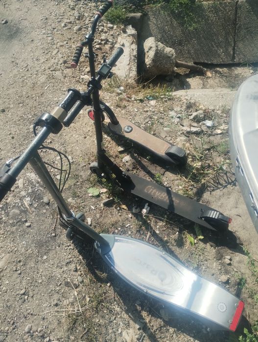 De vânzare 3 trotinete electrice