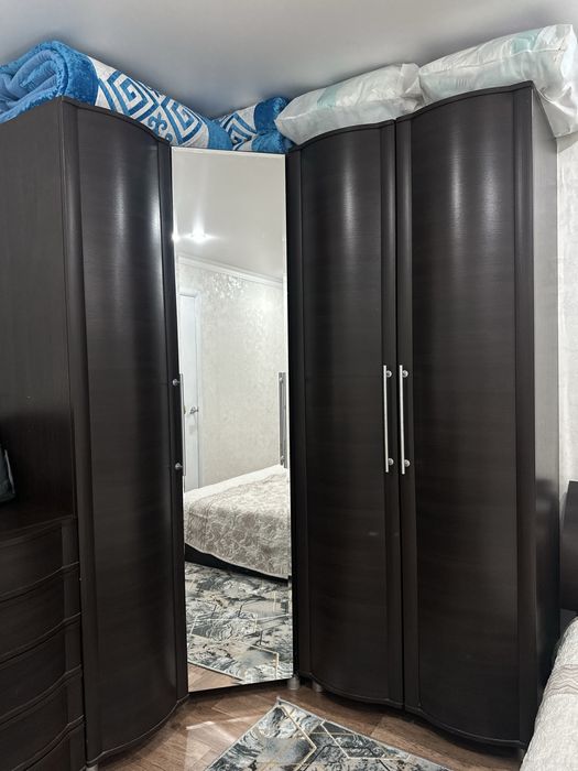 Продается шкаф, камот и туалетный столик с зеркалом