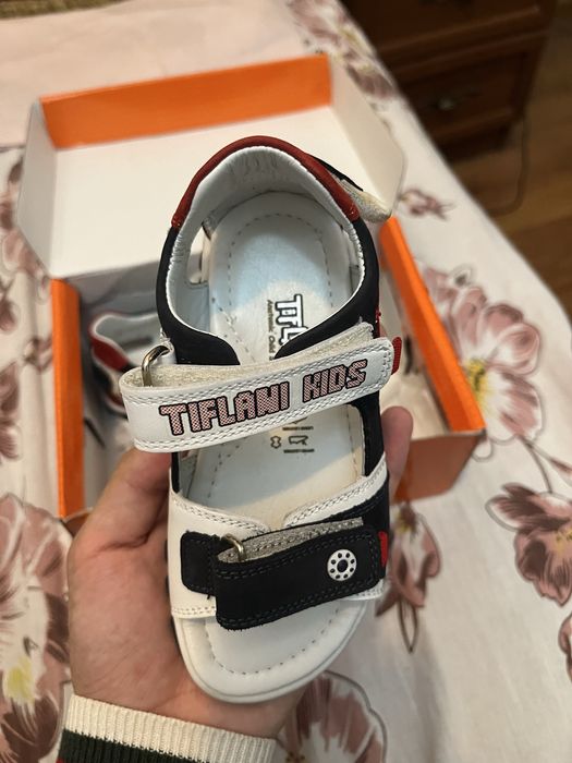 Сандалии Tiflani (25 размер) новые