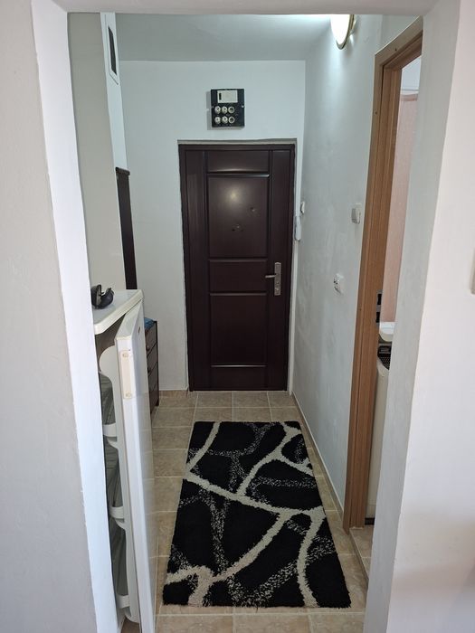 Închiriez apartament