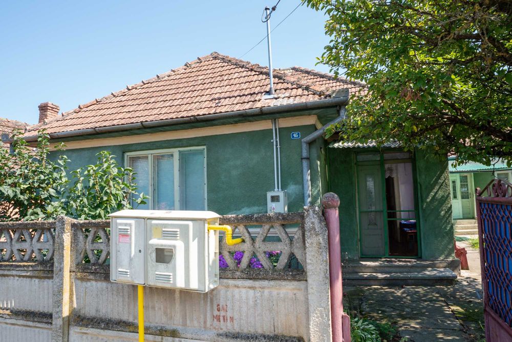 Casă bătrânească cu grădină și teren extrav. de vânzare - Ocna Mureș