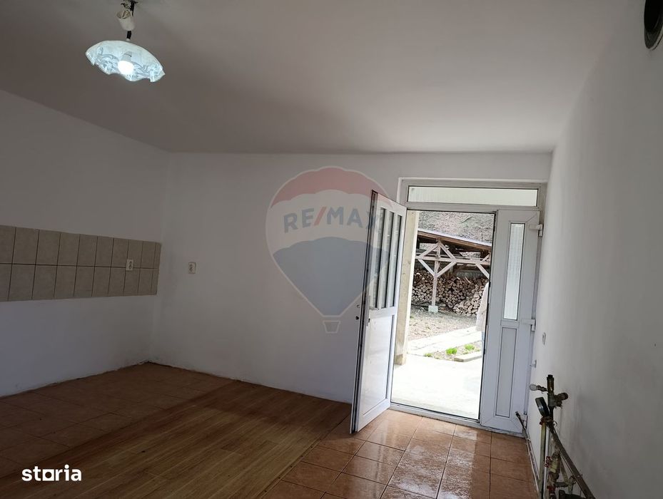 Investiție rară lângă Sighișoara – de vanzare casa lângă pădure și E60