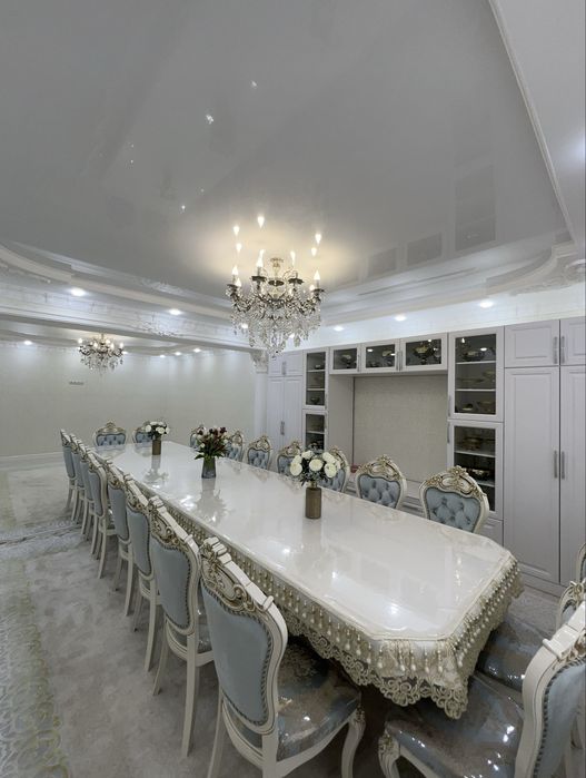 Стол со стулями