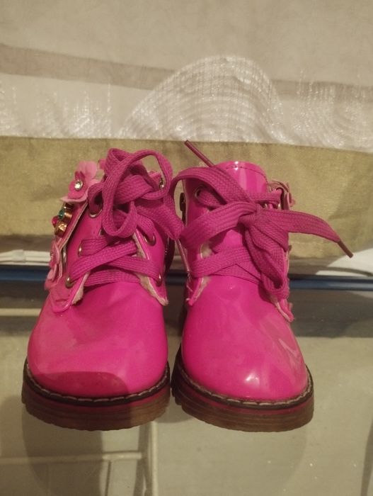 Продам детский ботинку