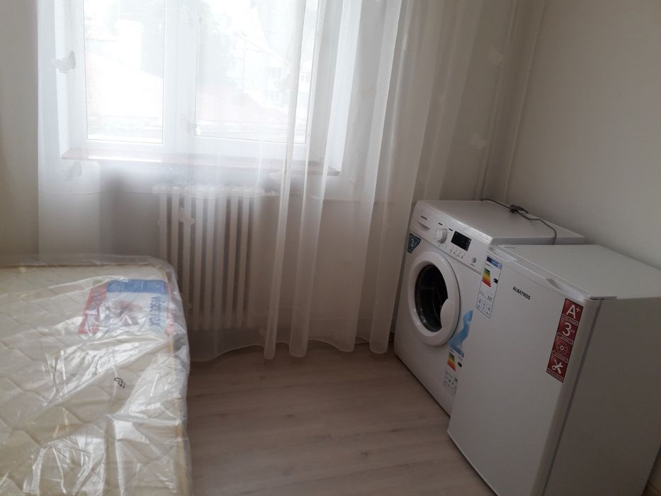 Proprietar,   ofer spre închiriere garsoniera et 3  zona Unirii
