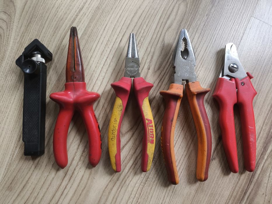 Инструменти за електротехници