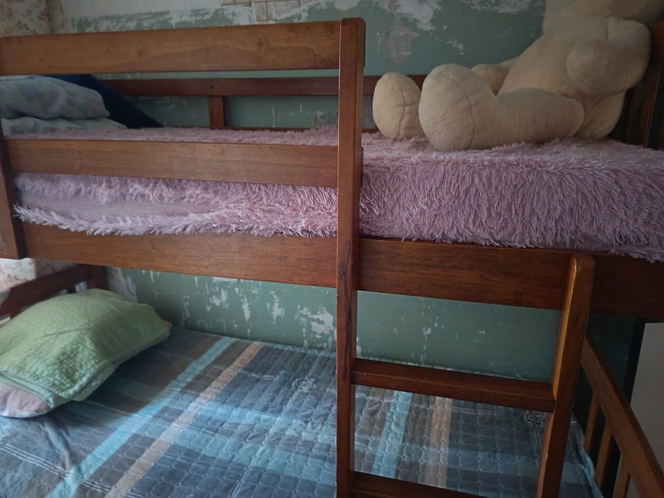 Продам двух яростную кровать