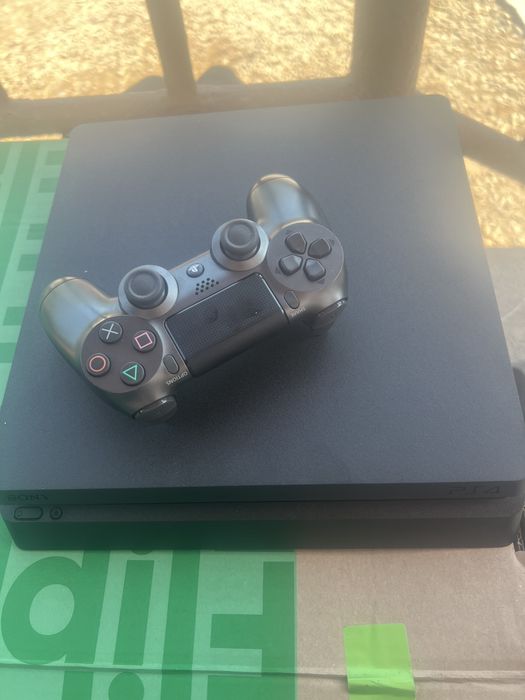 Vând ps 4 perfect duncional