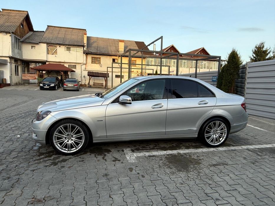 Vand  sau schimb mercedes c200 2.2 diesel