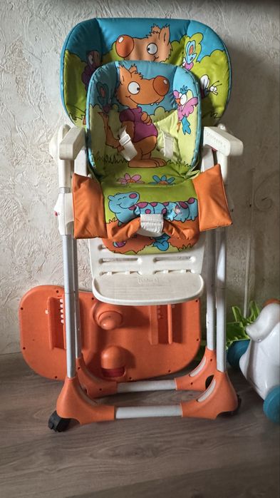 Стул Chicco и толокар-каталка Chicco