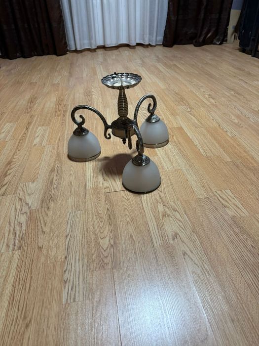 Продам люстру 3 рожковую