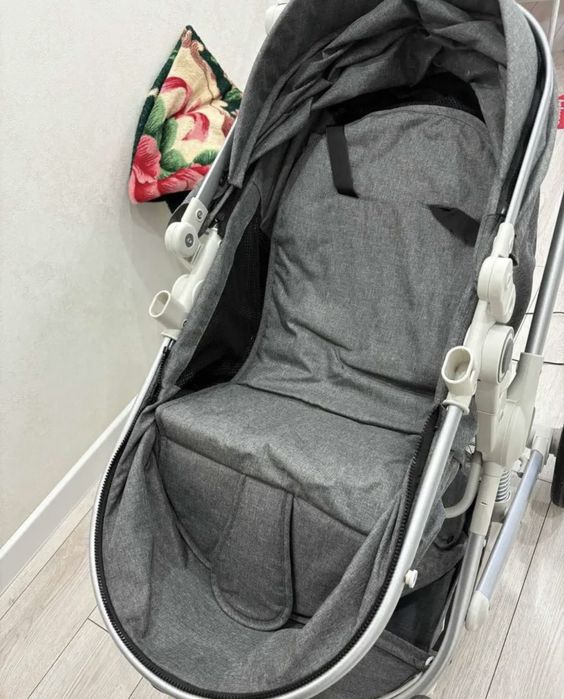 Продам детскую коляску 3в1
