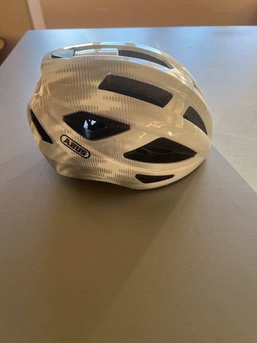 Продавам Каска ABUS