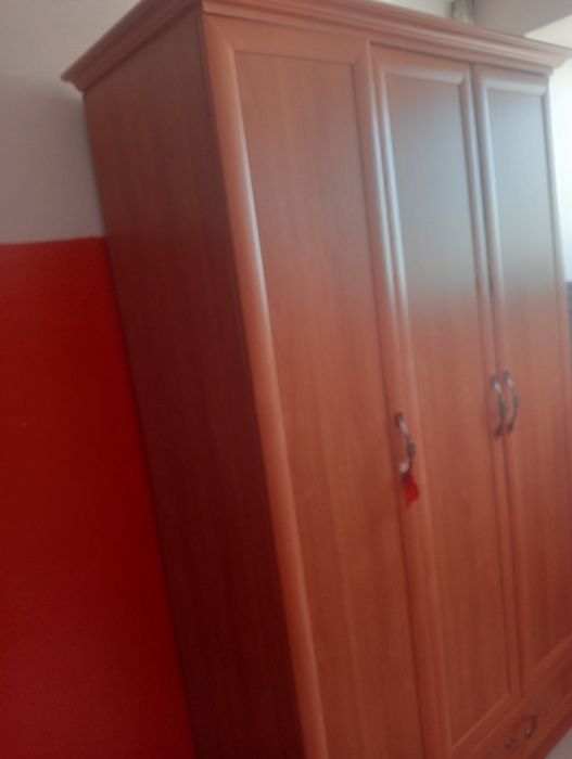 Продается шкаф трёх дверные
