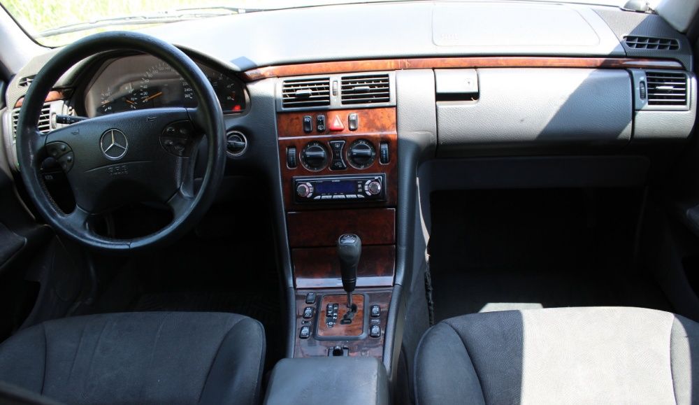 НА ЧАСТИ Mercedes W210 E270cdi Комби Фейслифт / Мерцедес В210