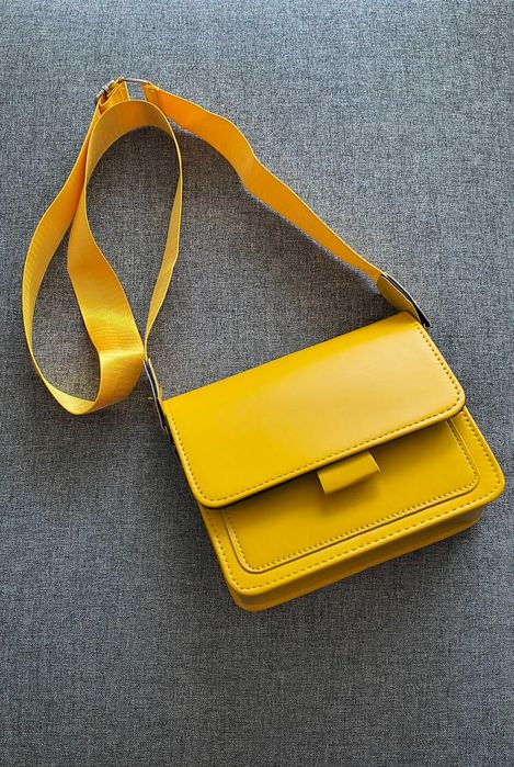 Жълта дамска чанта