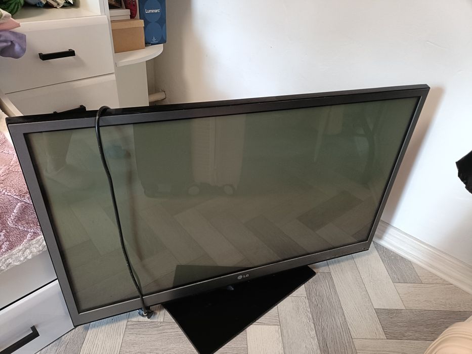 Продам телевизор 107 диагональ