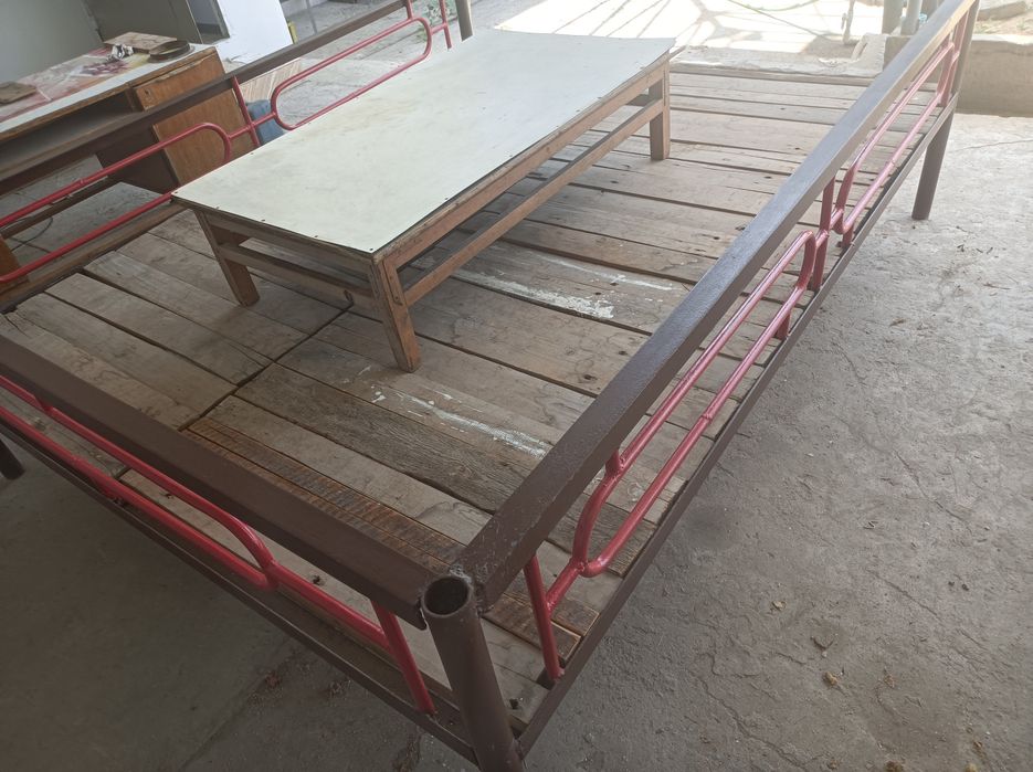 Добротный,мощный тапчан 260х210см