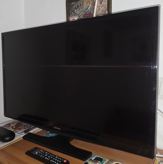 Vând tv Samsung UE32J4100AW 80 cm HD