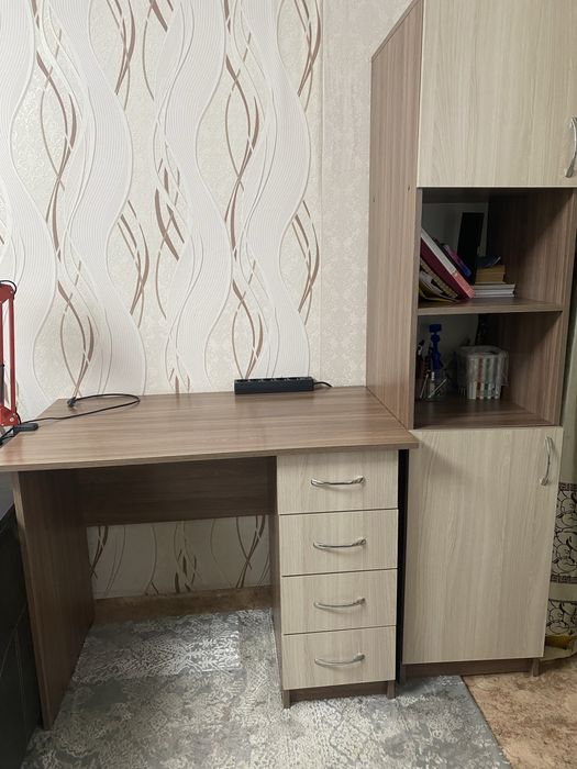 Продам кресло-кровать. В хорошем состоянии.Еще есть стол+шкаф