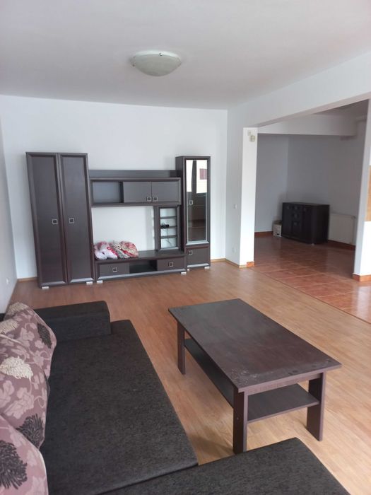 Apartament in asociatie, 2 camere, 70 mp utili, cu parcare in curte interioara, zona centrala