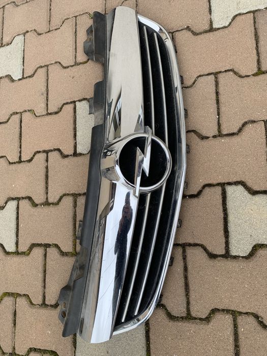 Решетка емблема опел зафира б opel zafira b