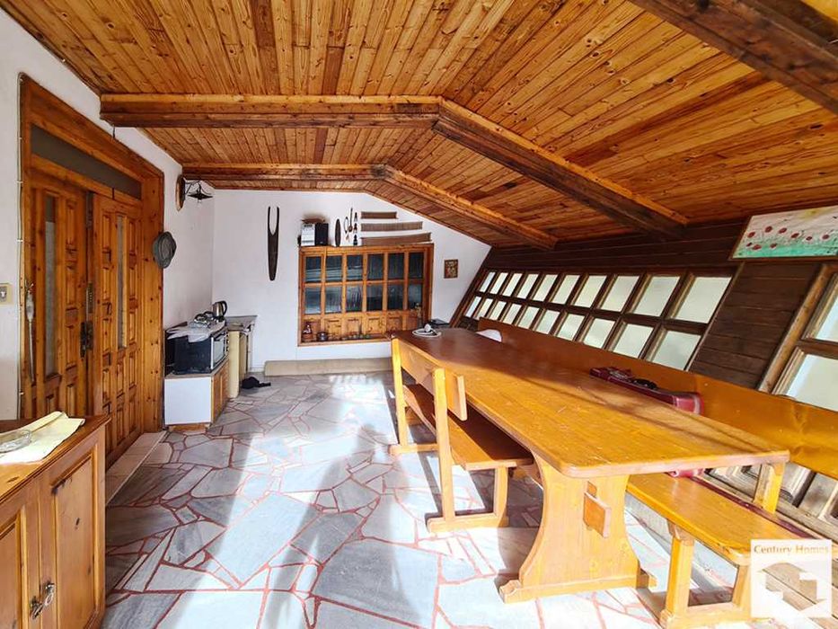 125167 Масивна триетажна къща с гараж, с. Дрента, 20 мин. от гр. Елена